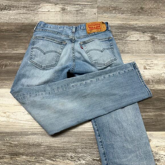 Levis 501 Light Wash Blue Mens 30x31 Straight Leg Button Fly Denim Jeans Red Tab - Picture 1 of 14